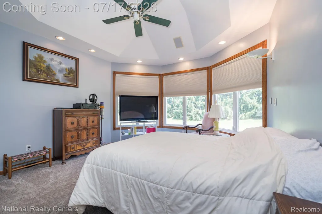 1021 Valleyview Drive Orion Charter Township MI 48348