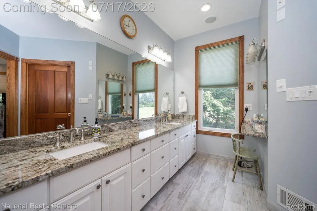 1021 Valleyview Drive Orion Charter Township MI 48348