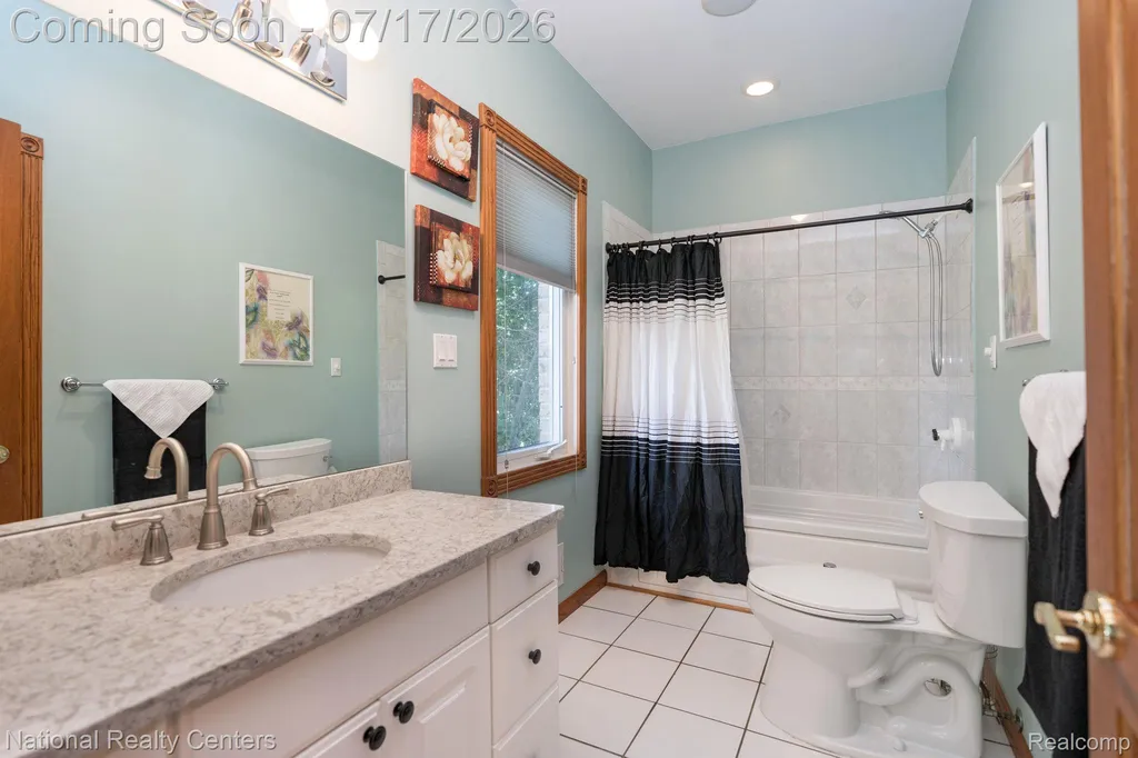 1021 Valleyview Drive Orion Charter Township MI 48348