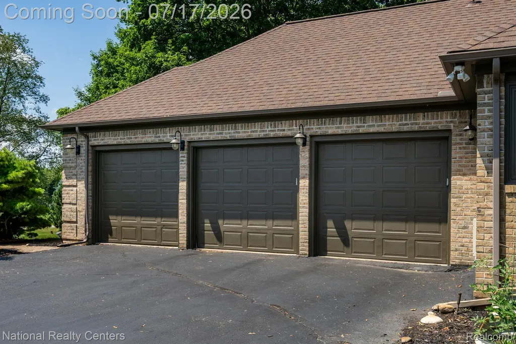 1021 Valleyview Drive Orion Charter Township MI 48348