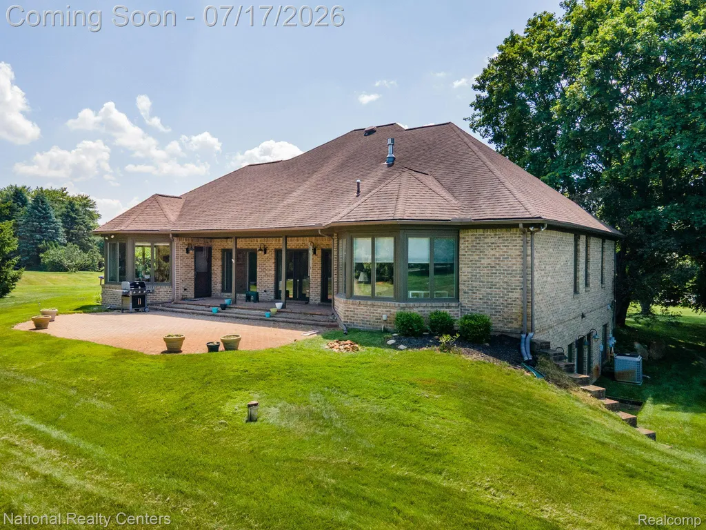 1021 Valleyview Drive Orion Charter Township MI 48348
