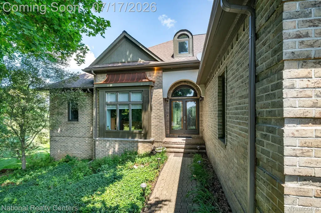 1021 Valleyview Drive Orion Charter Township MI 48348