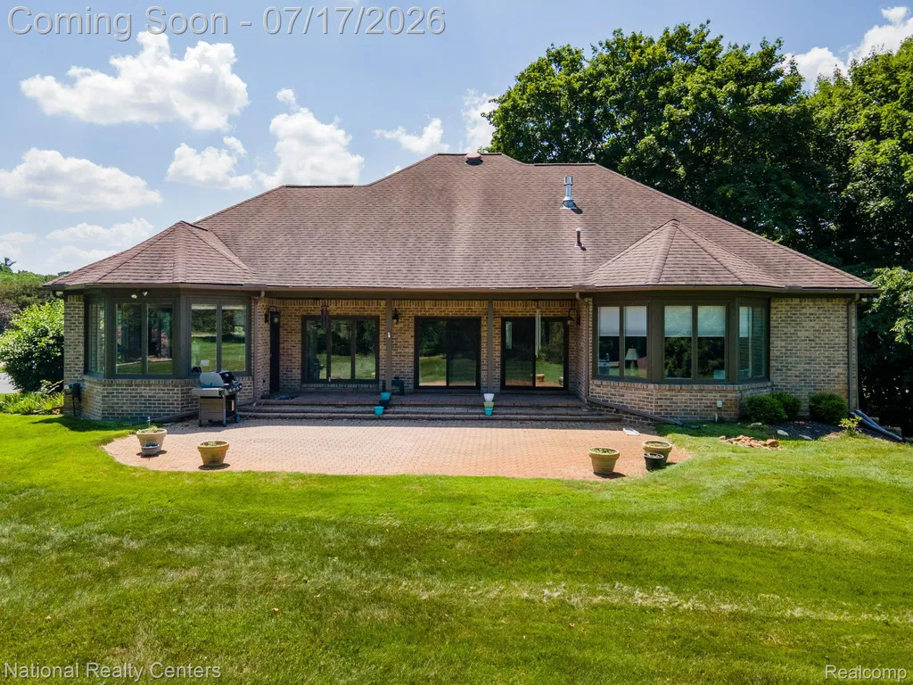 1021 Valleyview Drive Orion Charter Township MI 48348