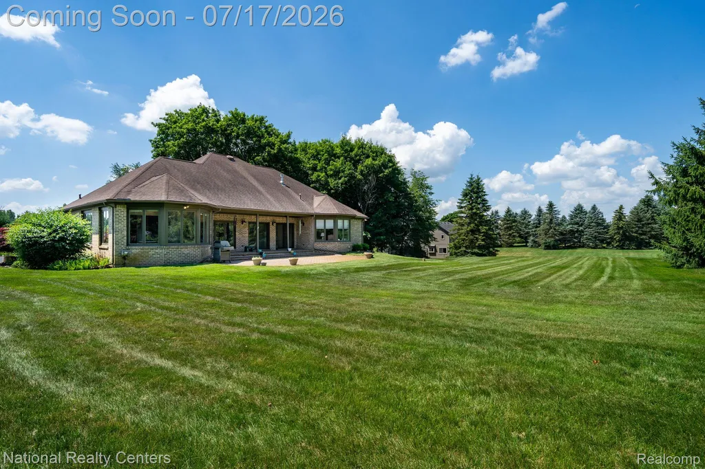 1021 Valleyview Drive Orion Charter Township MI 48348