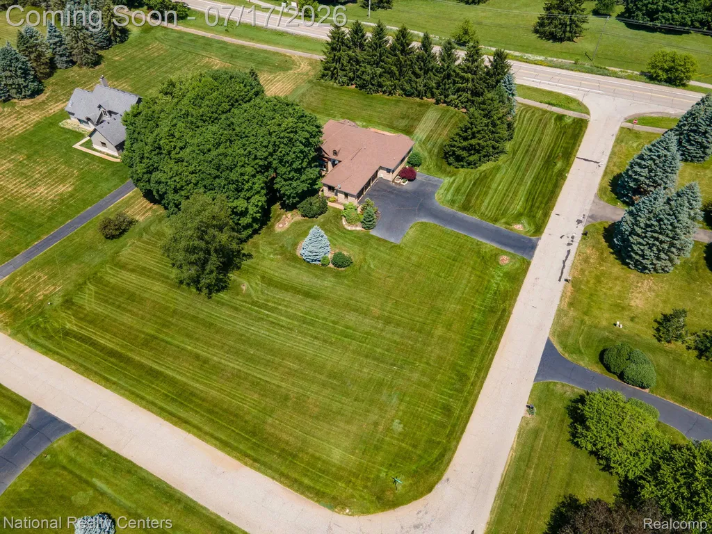 1021 Valleyview Drive Orion Charter Township MI 48348