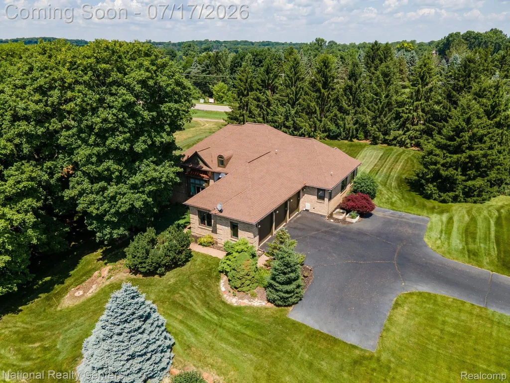 1021 Valleyview Drive Orion Charter Township MI 48348