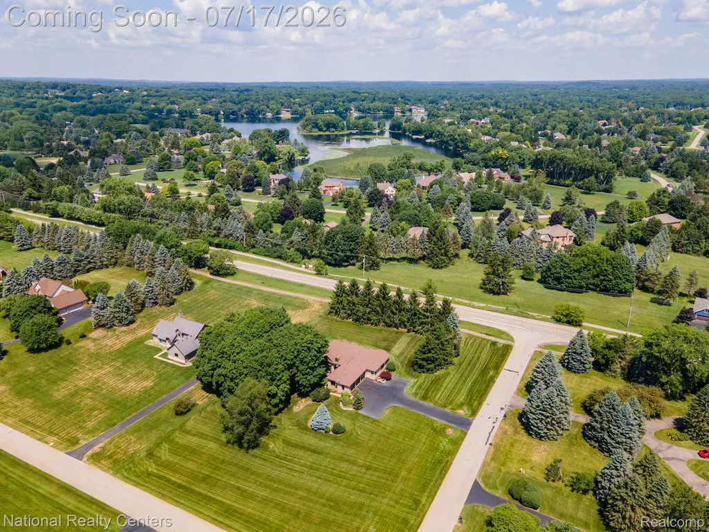 1021 Valleyview Drive Orion Charter Township MI 48348