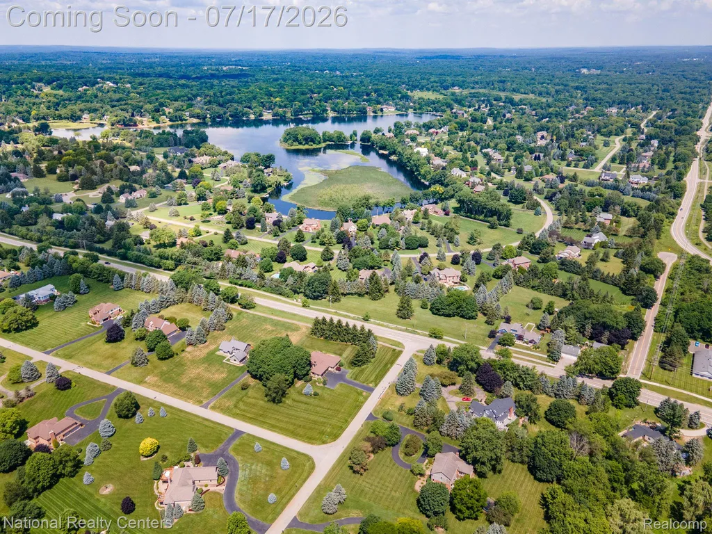 1021 Valleyview Drive Orion Charter Township MI 48348