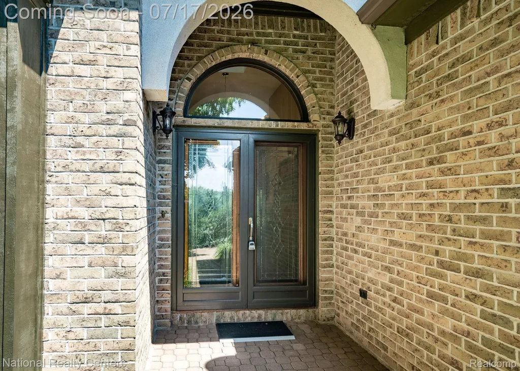 1021 Valleyview Drive Orion Charter Township MI 48348