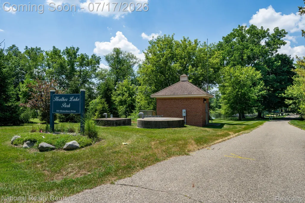 1021 Valleyview Drive Orion Charter Township MI 48348
