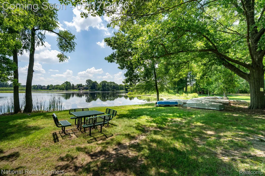 1021 Valleyview Drive Orion Charter Township MI 48348