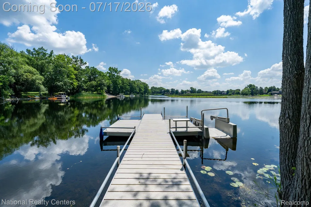 1021 Valleyview Drive Orion Charter Township MI 48348