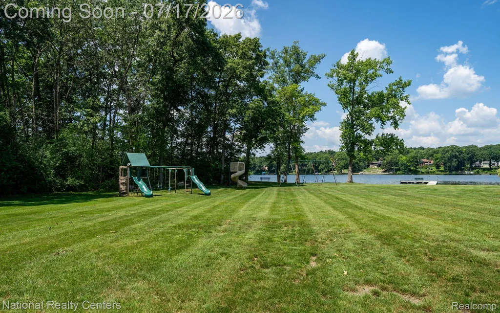 1021 Valleyview Drive Orion Charter Township MI 48348