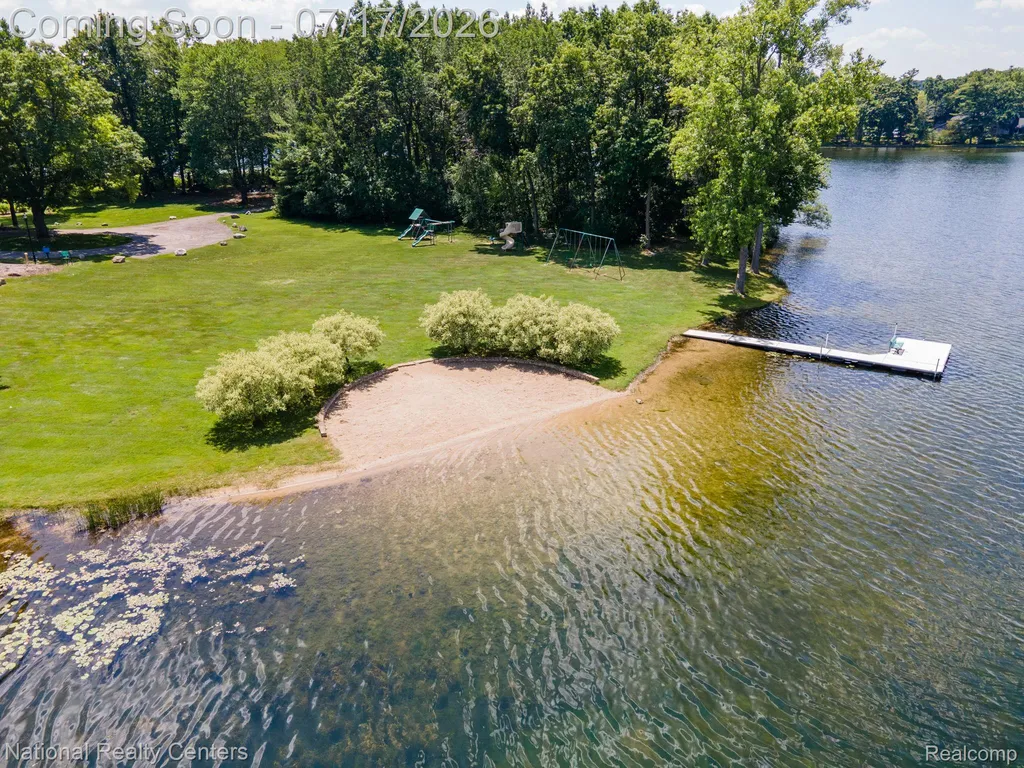 1021 Valleyview Drive Orion Charter Township MI 48348