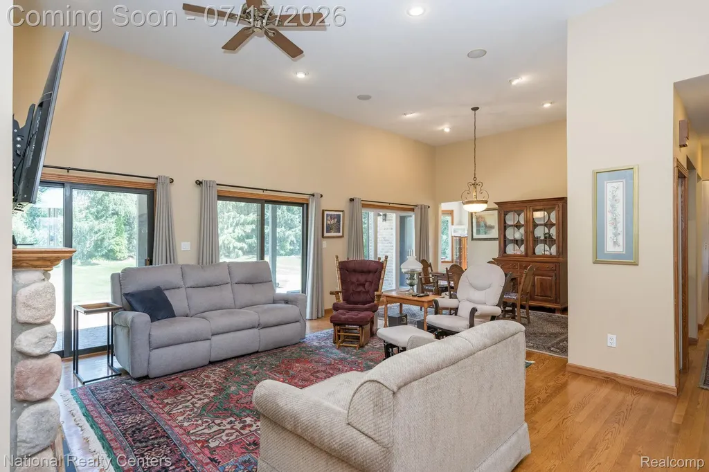1021 Valleyview Drive Orion Charter Township MI 48348