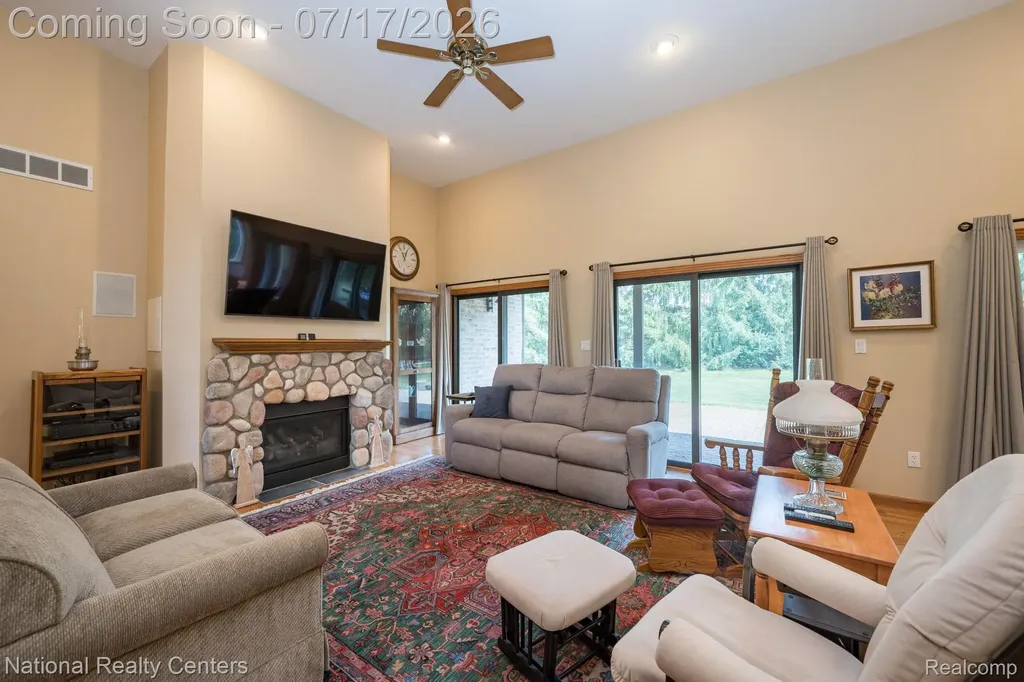1021 Valleyview Drive Orion Charter Township MI 48348