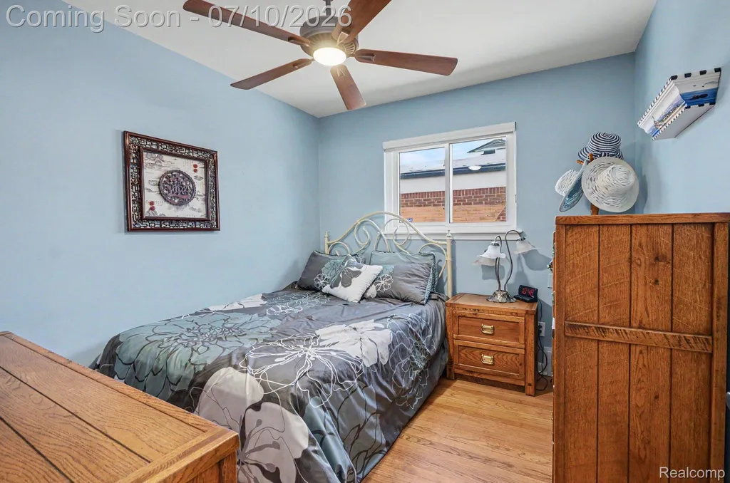 24804 Rosalind Avenue Eastpointe City MI 48021