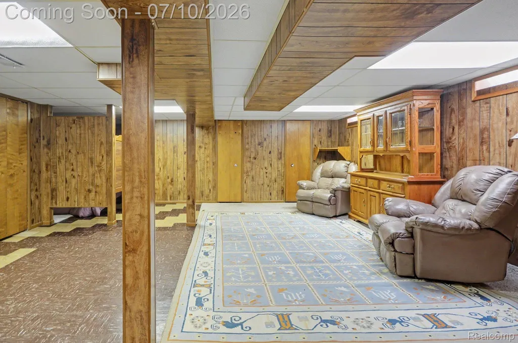 24804 Rosalind Avenue Eastpointe City MI 48021