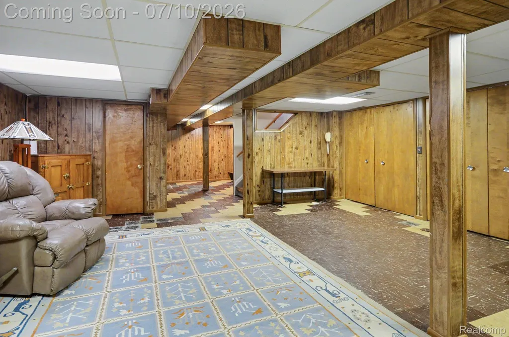 24804 Rosalind Avenue Eastpointe City MI 48021
