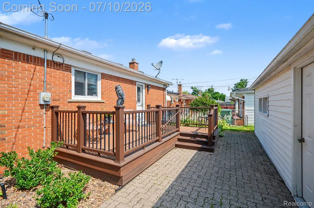 24804 Rosalind Avenue Eastpointe City MI 48021
