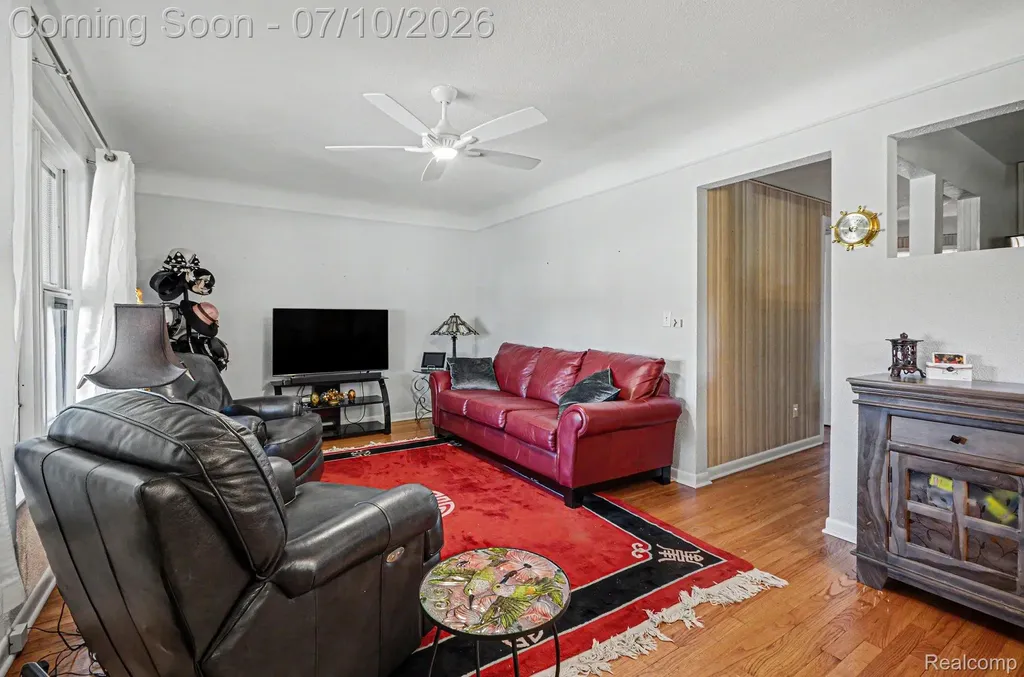 24804 Rosalind Avenue Eastpointe City MI 48021