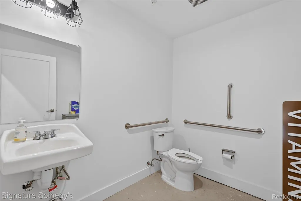 19005 Silver Parkway Fenton Charter Township MI 48430