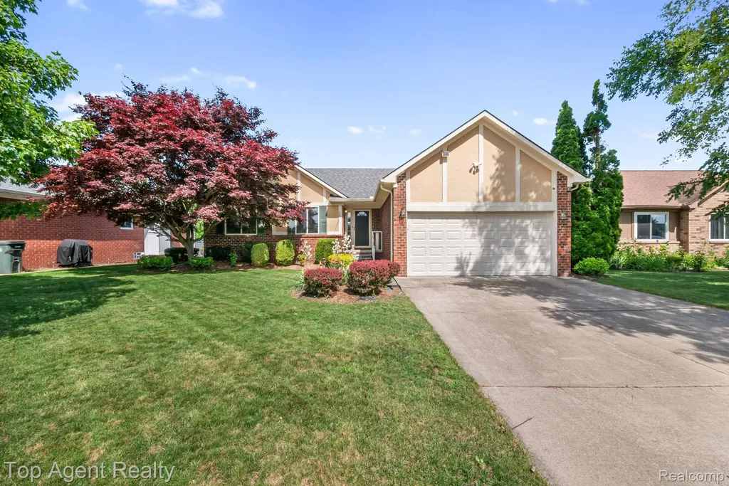 52806 Muirfield Drive Chesterfield Township MI 48051