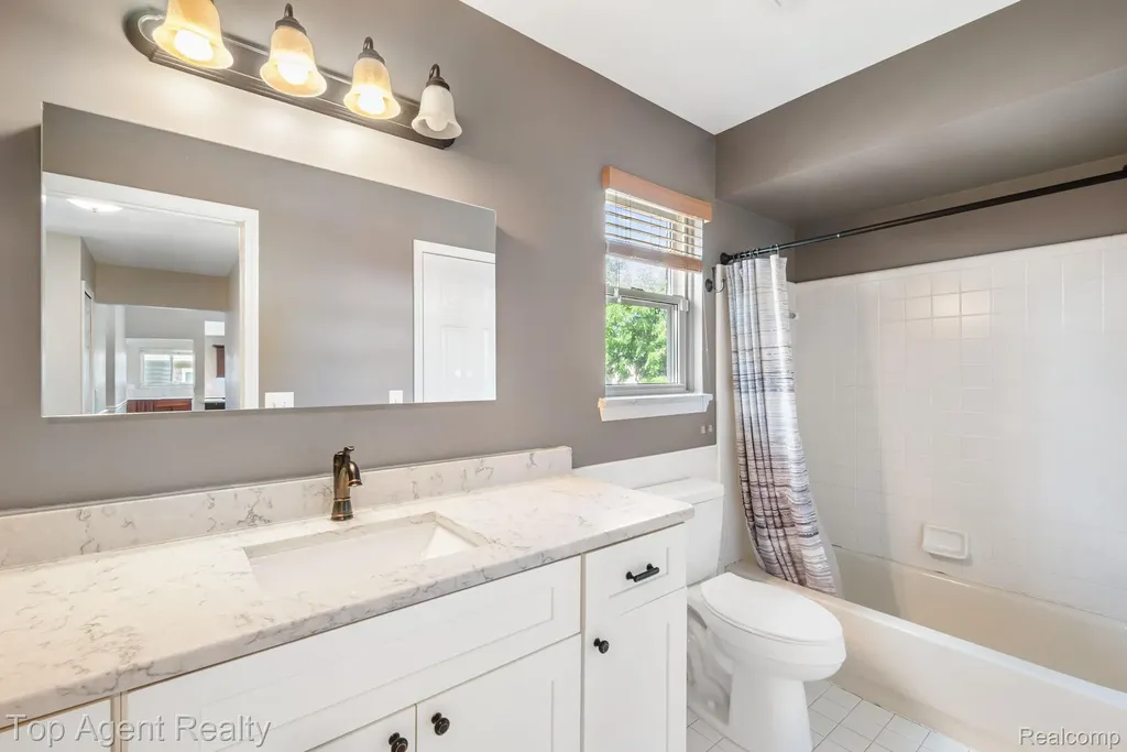 52806 Muirfield Drive Chesterfield Township MI 48051