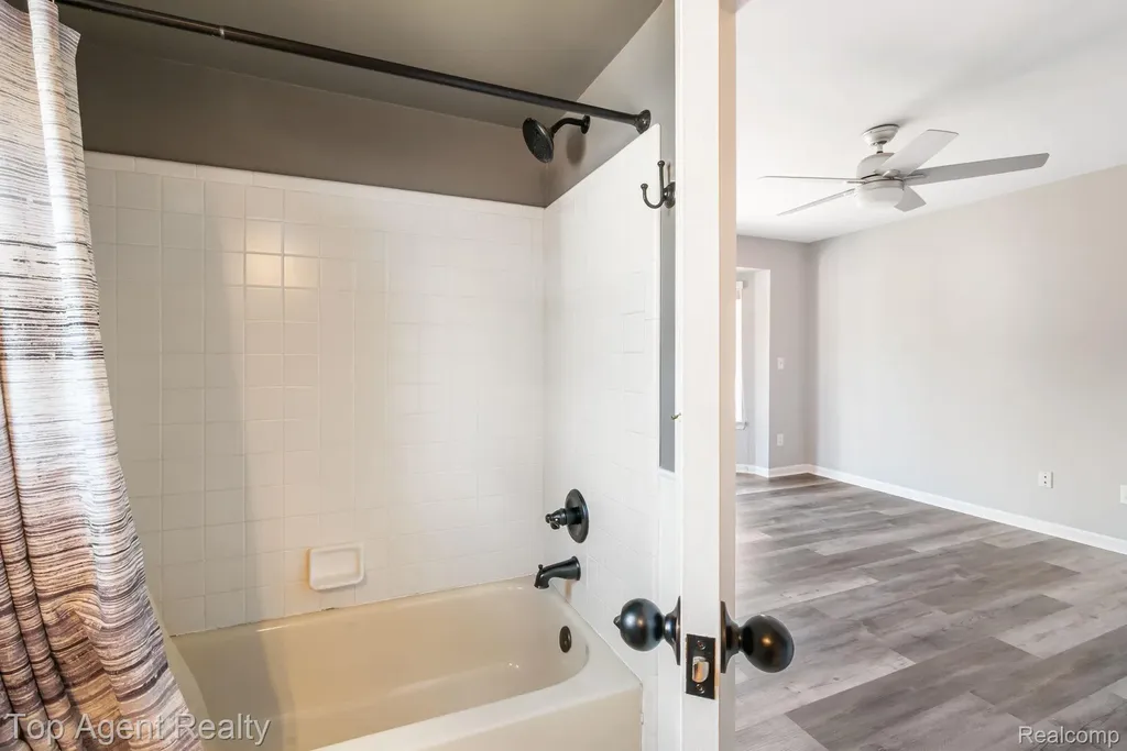 52806 Muirfield Drive Chesterfield Township MI 48051