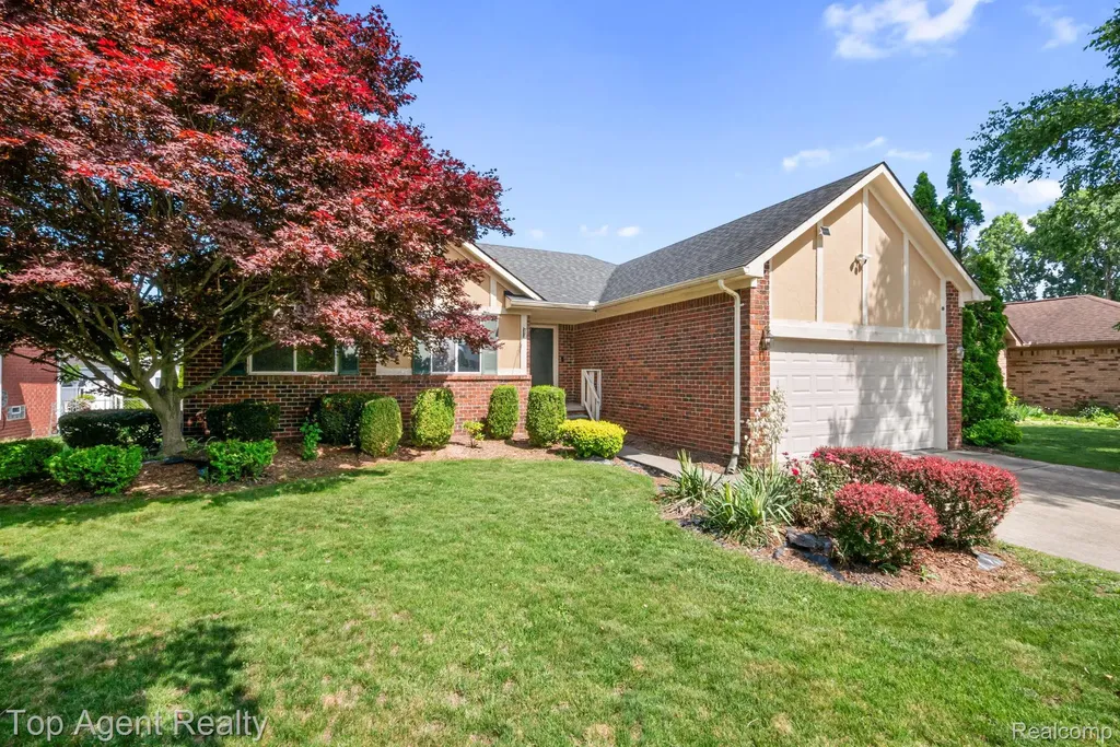 52806 Muirfield Drive Chesterfield Township MI 48051