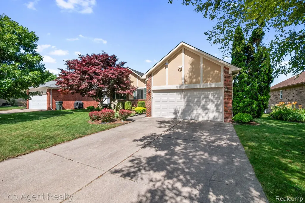 52806 Muirfield Drive Chesterfield Township MI 48051