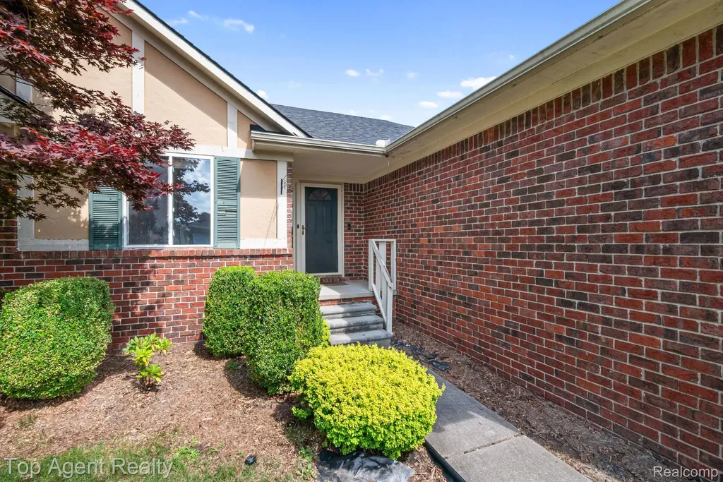 52806 Muirfield Drive Chesterfield Township MI 48051