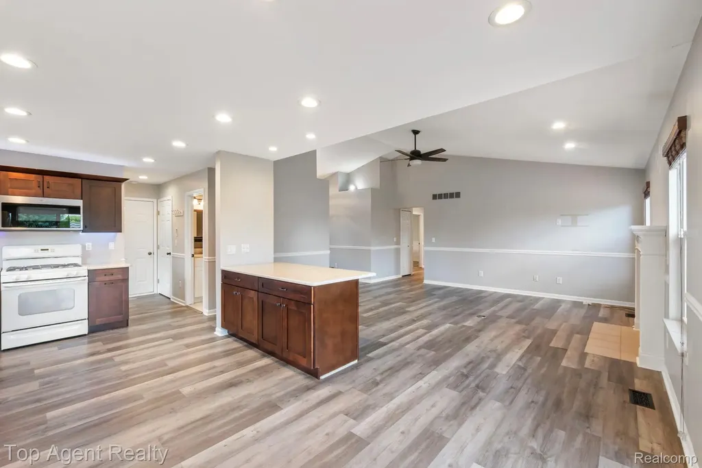 52806 Muirfield Drive Chesterfield Township MI 48051