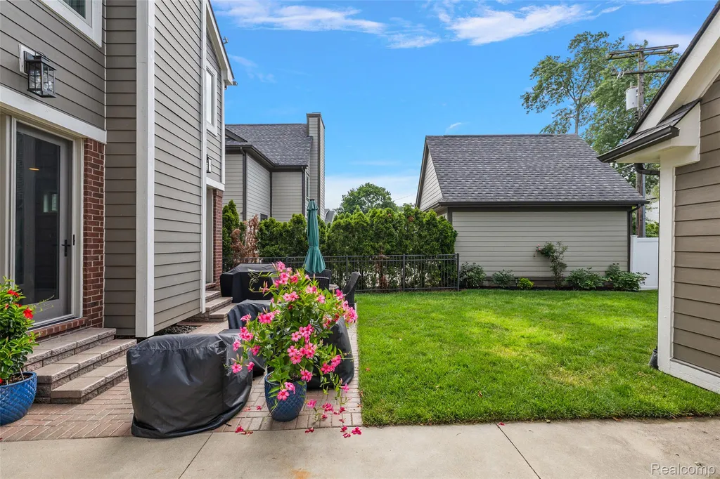 1708 Humphrey Avenue Birmingham City MI 48009