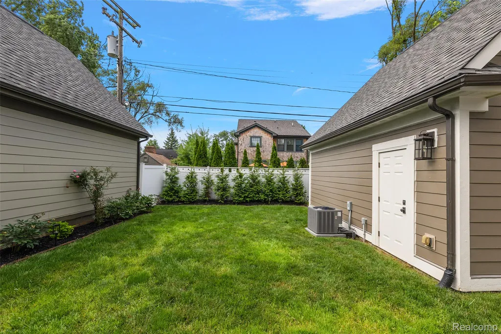 1708 Humphrey Avenue Birmingham City MI 48009