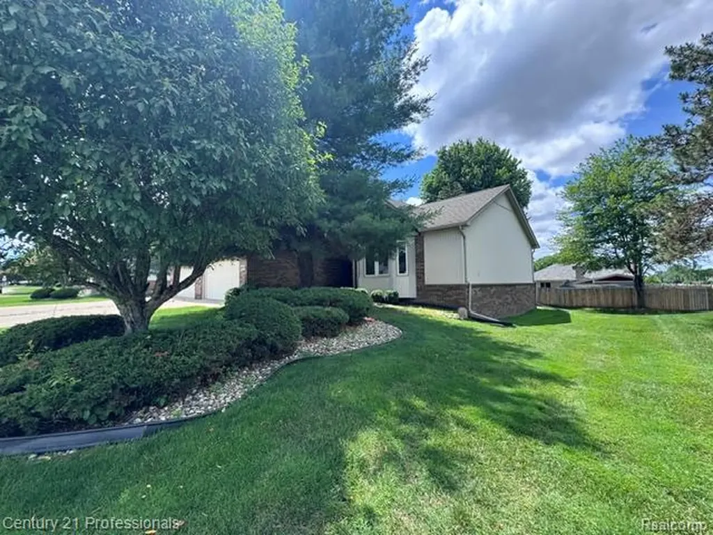 46839 Scotch Pine Lane Macomb Township MI 48042