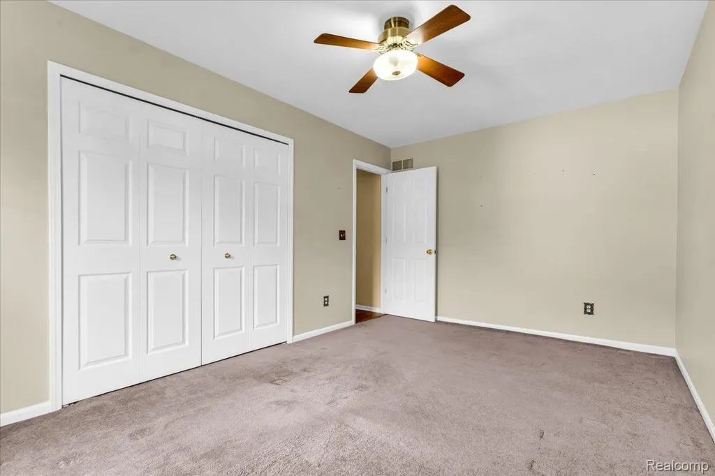 34903 Pennington Drive Farmington Hills City MI 48335