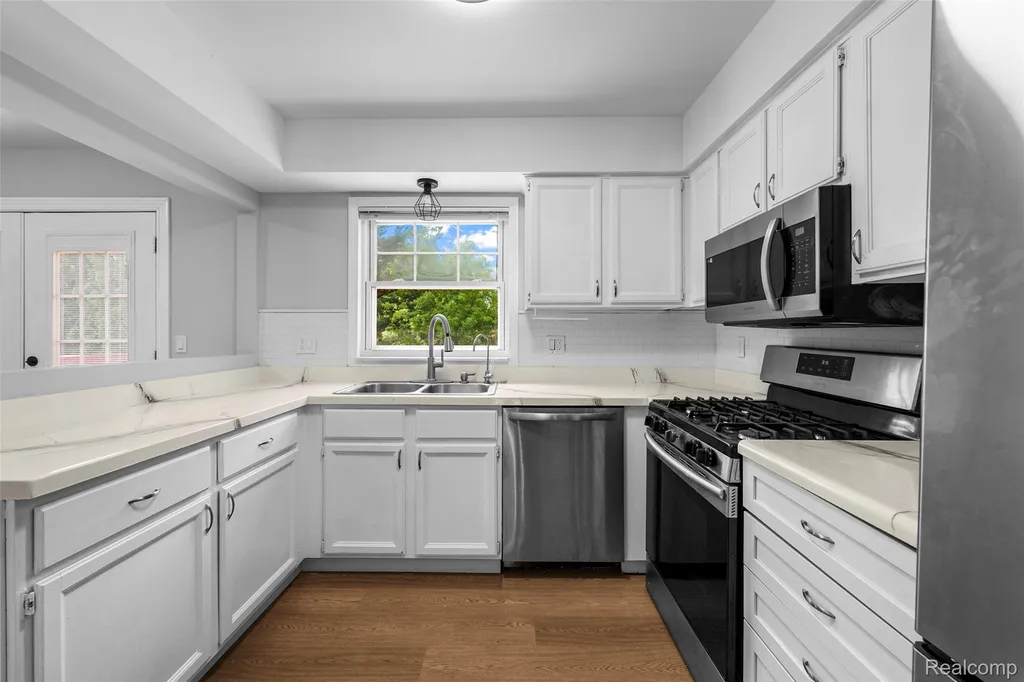 13428 Sequoia Lane Green Oak Township MI 48178