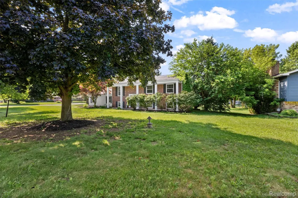 13428 Sequoia Lane Green Oak Township MI 48178