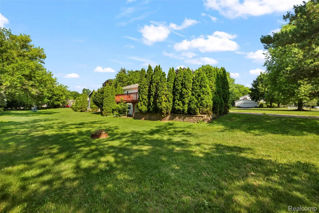 13428 Sequoia Lane Green Oak Township MI 48178