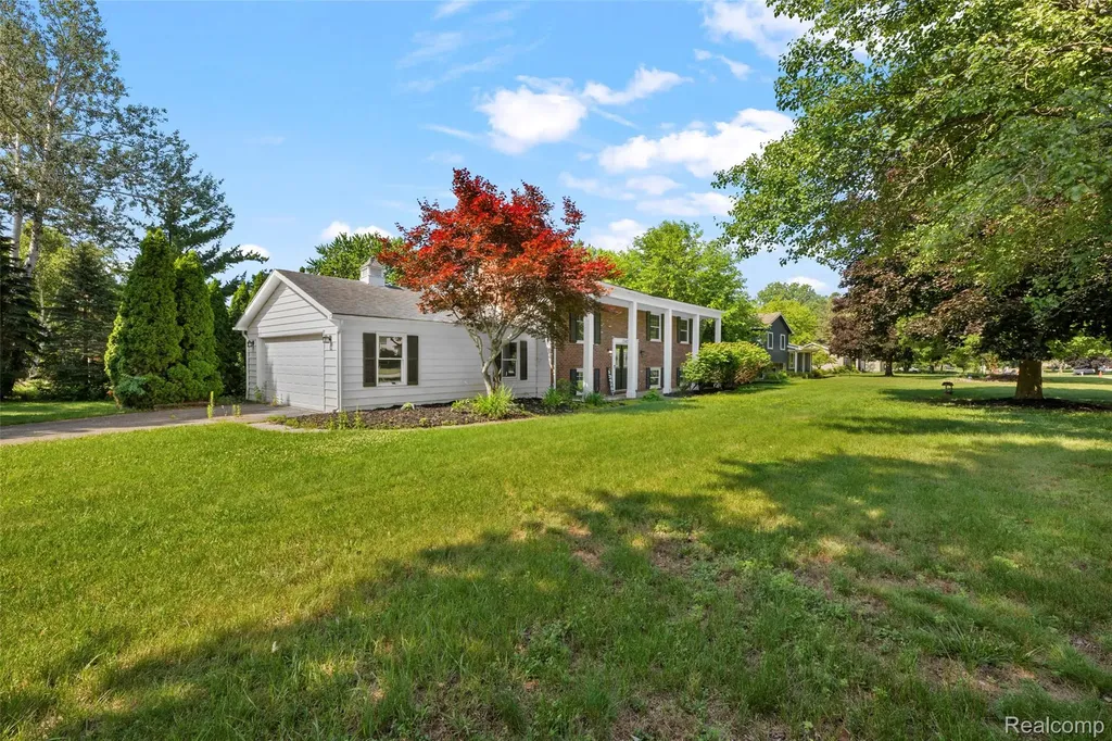 13428 Sequoia Lane Green Oak Township MI 48178