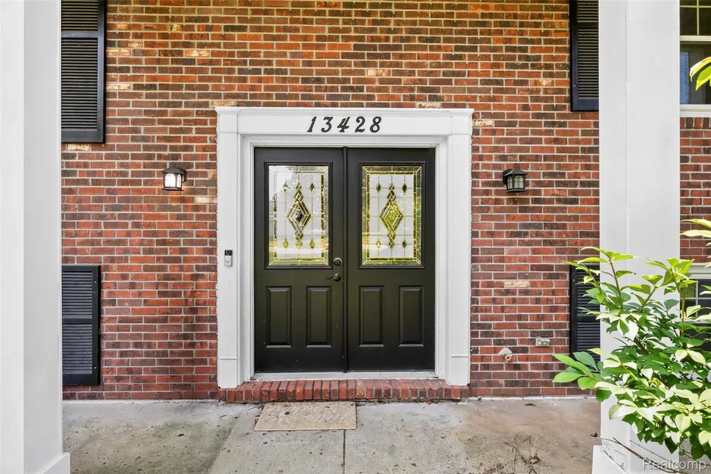 13428 Sequoia Lane Green Oak Township MI 48178