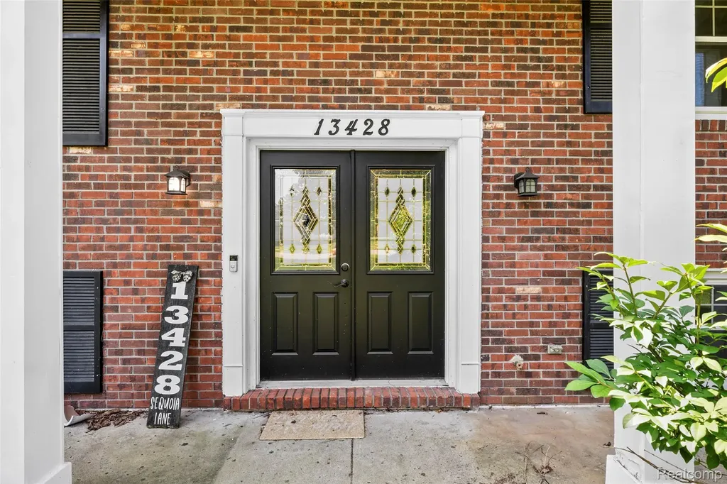 13428 Sequoia Lane Green Oak Township MI 48178