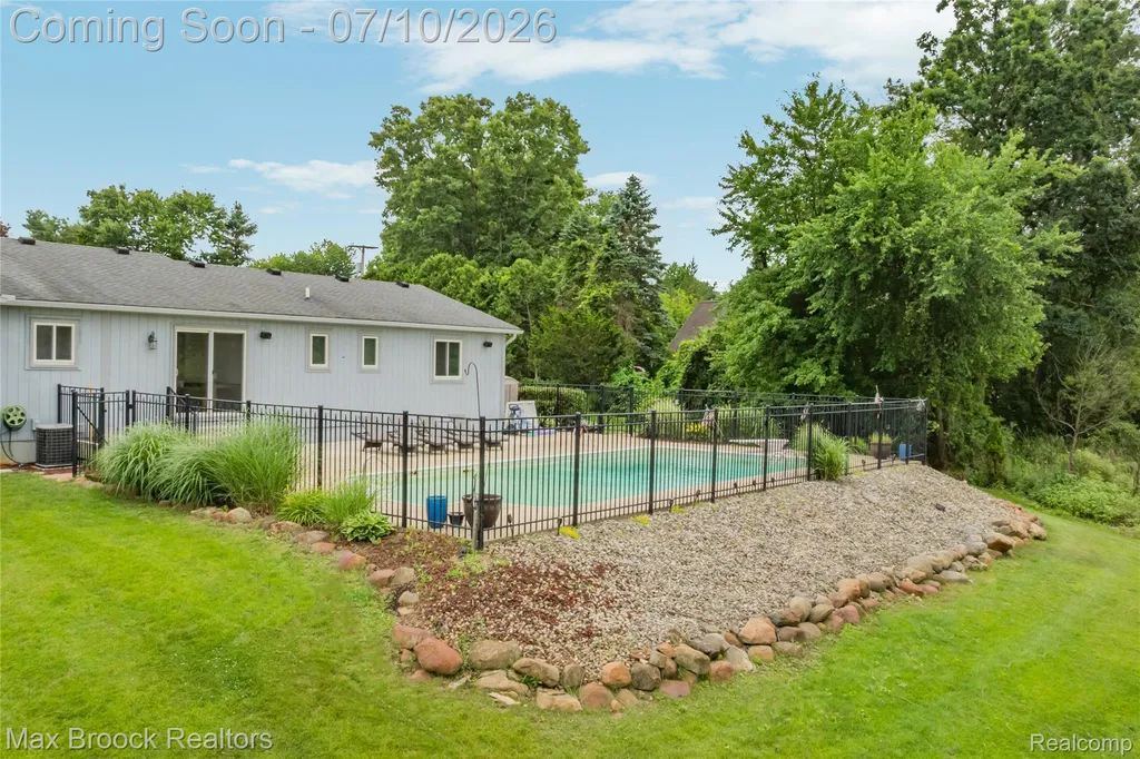 2000 Matthew Street Commerce Charter Township MI 48390