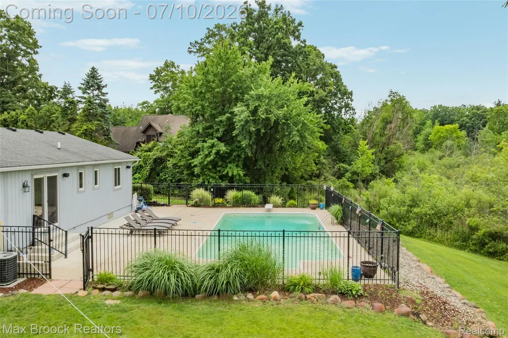 2000 Matthew Street Commerce Charter Township MI 48390