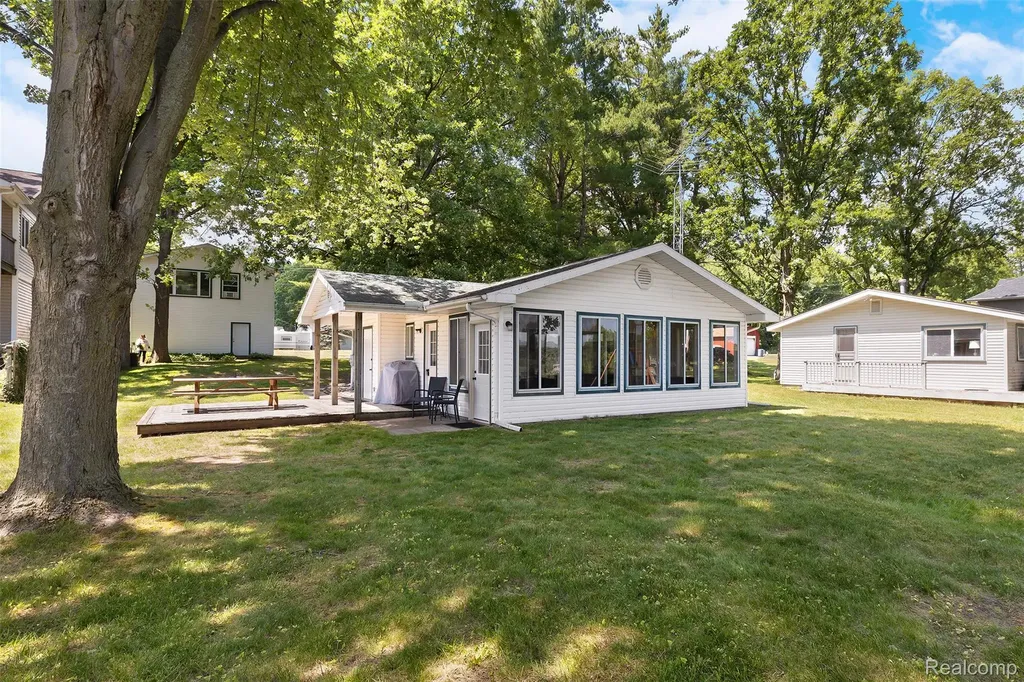 5423 Oakridge Drive Tobacco Township MI 48612