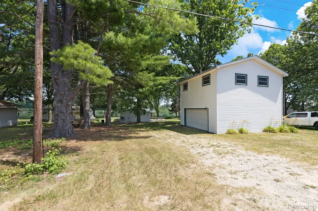 5423 Oakridge Drive Tobacco Township MI 48612