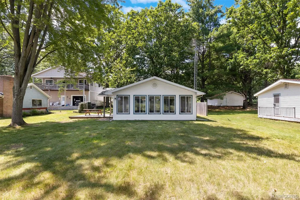 5423 Oakridge Drive Tobacco Township MI 48612