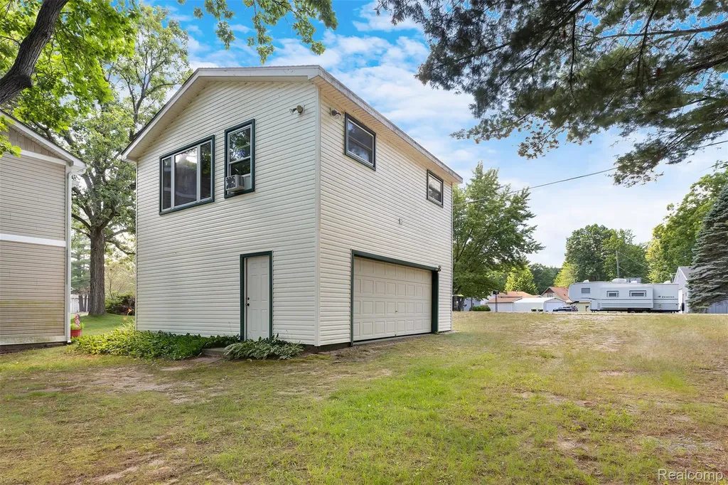 5423 Oakridge Drive Tobacco Township MI 48612