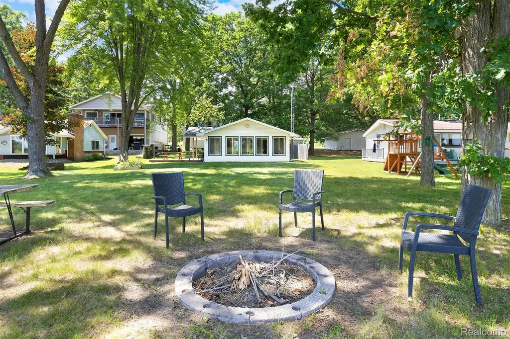 5423 Oakridge Drive Tobacco Township MI 48612